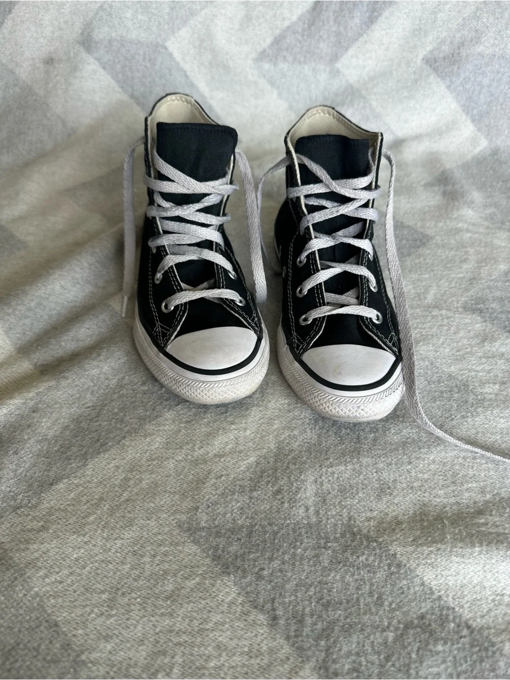 Converse Kids size 1 Classic Chuck Taylor High Top